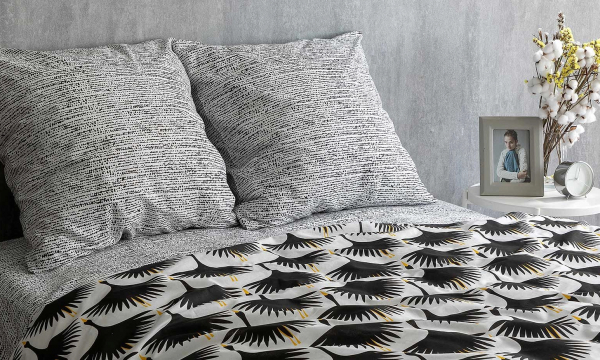 С какой частотой нужно стирать постельное белье: зависит от времени года